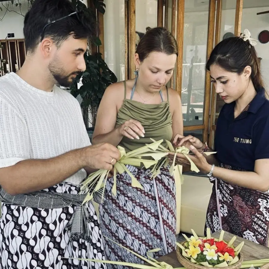 The Tiing Balinese offering making